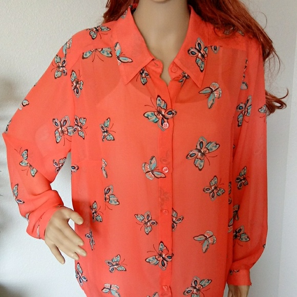 AGB WOMAN Tops - AGB Woman  Butterflies theme Shirt Sz 1X